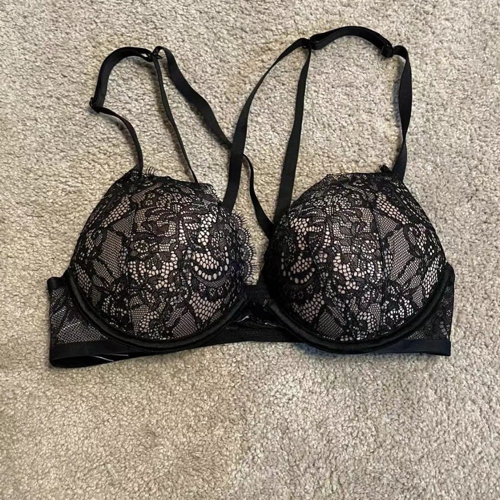 Victoria's Secret Sexy Tee Push-Up Bra & Front closure (32A)